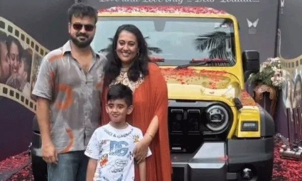 kunchacko-boban-gifts-wife-priya-mahindra-thar-roxx-star-edition-on-birthday
